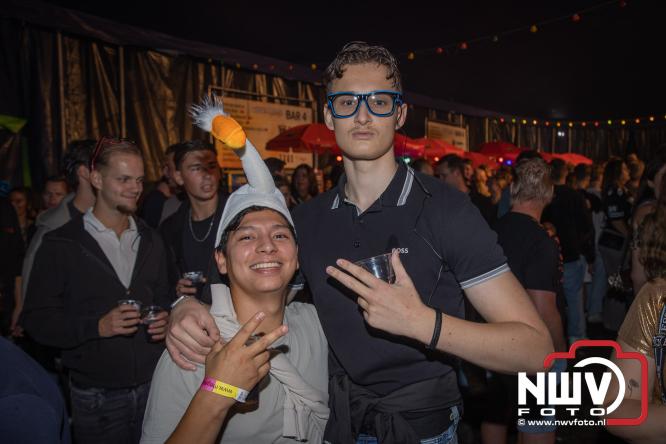 Een zee van muziek en gezelligheid tijdens het Mega Piraten Festijn in Oldebroek. - &copy; NWVFoto.nl
