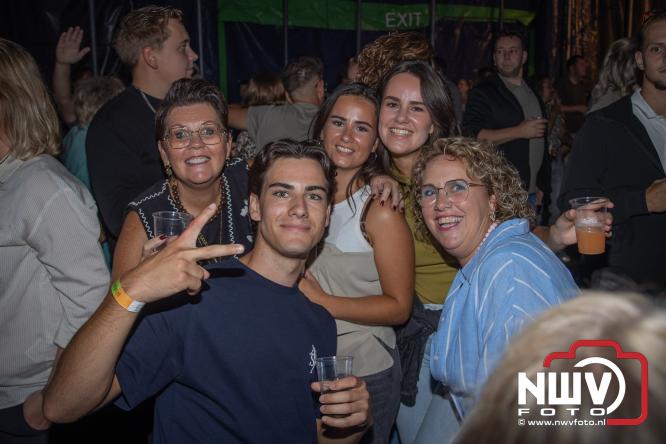 Een zee van muziek en gezelligheid tijdens het Mega Piraten Festijn in Oldebroek. - &copy; NWVFoto.nl