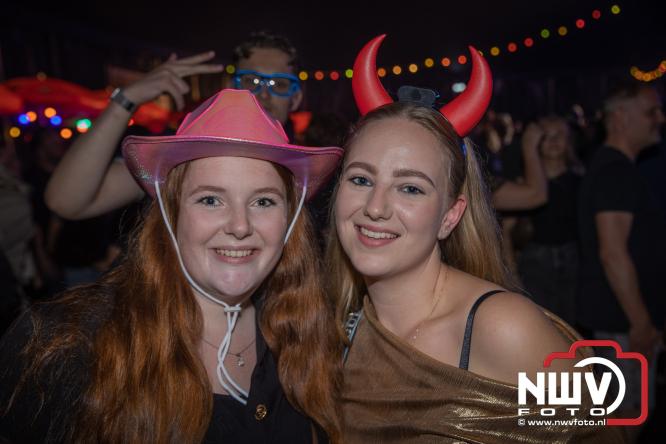 Een zee van muziek en gezelligheid tijdens het Mega Piraten Festijn in Oldebroek. - &copy; NWVFoto.nl