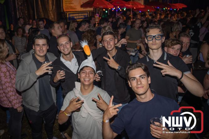 Een zee van muziek en gezelligheid tijdens het Mega Piraten Festijn in Oldebroek. - &copy; NWVFoto.nl