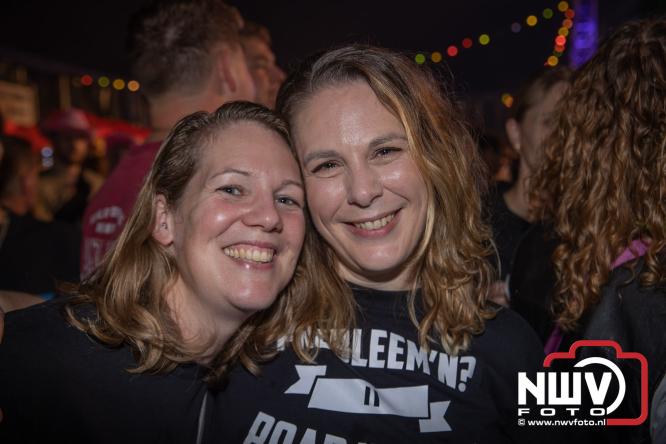 Een zee van muziek en gezelligheid tijdens het Mega Piraten Festijn in Oldebroek. - &copy; NWVFoto.nl
