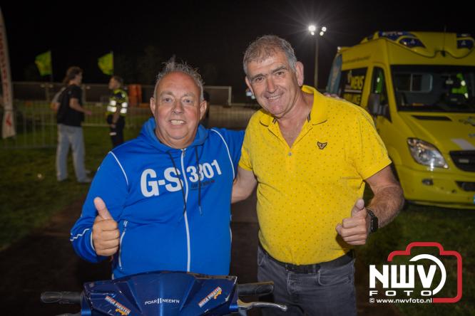 Een zee van muziek en gezelligheid tijdens het Mega Piraten Festijn in Oldebroek. - &copy; NWVFoto.nl