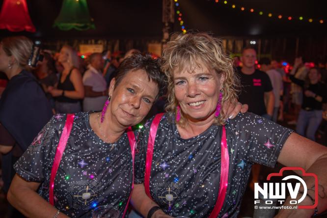 Een zee van muziek en gezelligheid tijdens het Mega Piraten Festijn in Oldebroek. - &copy; NWVFoto.nl