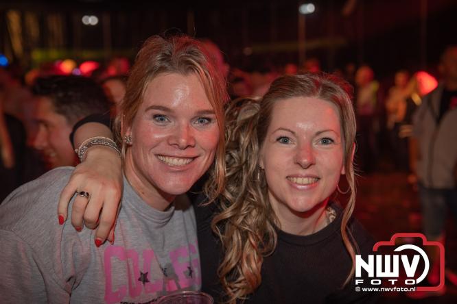Een zee van muziek en gezelligheid tijdens het Mega Piraten Festijn in Oldebroek. - &copy; NWVFoto.nl