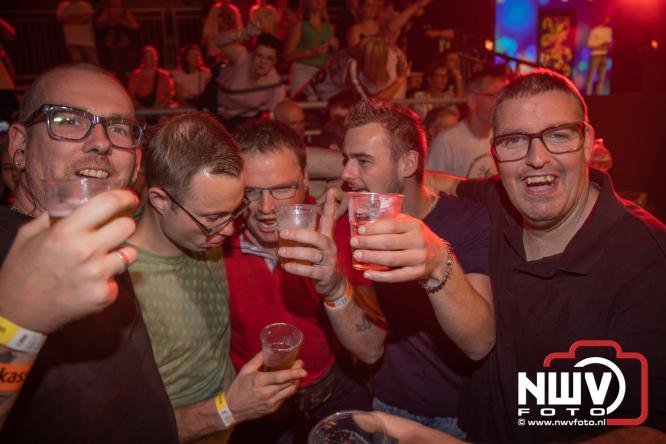 Een zee van muziek en gezelligheid tijdens het Mega Piraten Festijn in Oldebroek. - &copy; NWVFoto.nl