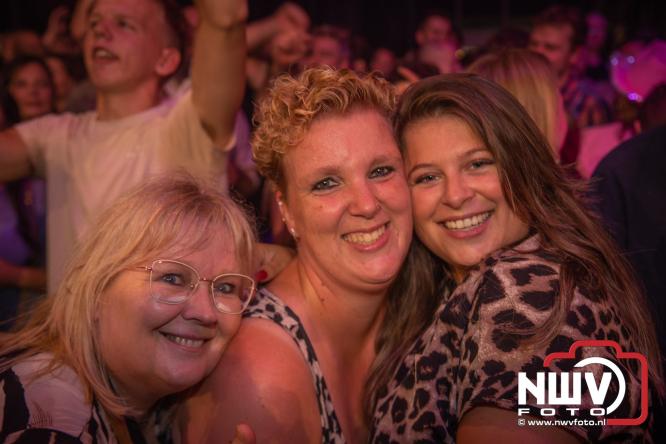 Een zee van muziek en gezelligheid tijdens het Mega Piraten Festijn in Oldebroek. - &copy; NWVFoto.nl