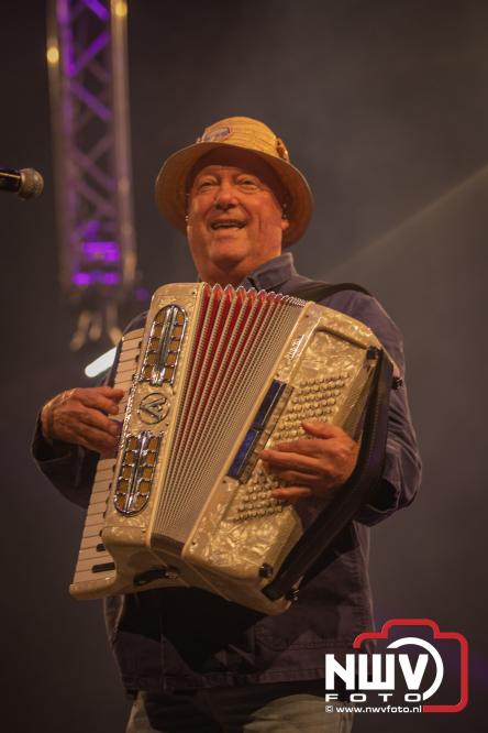 Een zee van muziek en gezelligheid tijdens het Mega Piraten Festijn in Oldebroek. - &copy; NWVFoto.nl