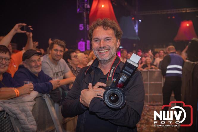 Een zee van muziek en gezelligheid tijdens het Mega Piraten Festijn in Oldebroek. - &copy; NWVFoto.nl