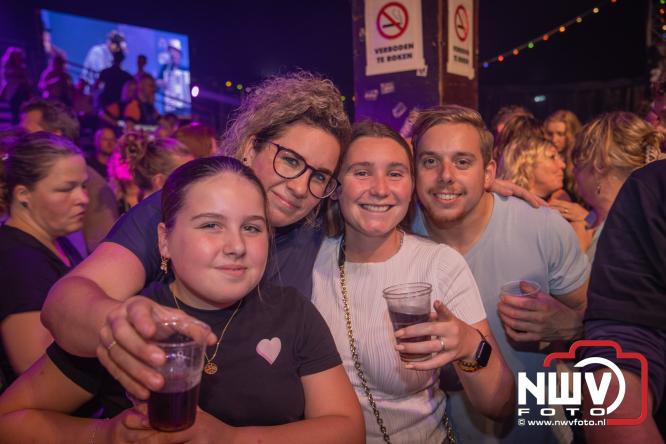 Een zee van muziek en gezelligheid tijdens het Mega Piraten Festijn in Oldebroek. - &copy; NWVFoto.nl