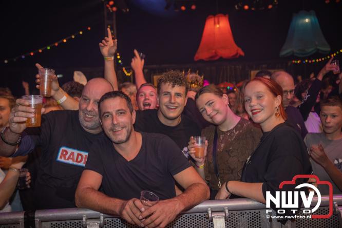 Een zee van muziek en gezelligheid tijdens het Mega Piraten Festijn in Oldebroek. - &copy; NWVFoto.nl
