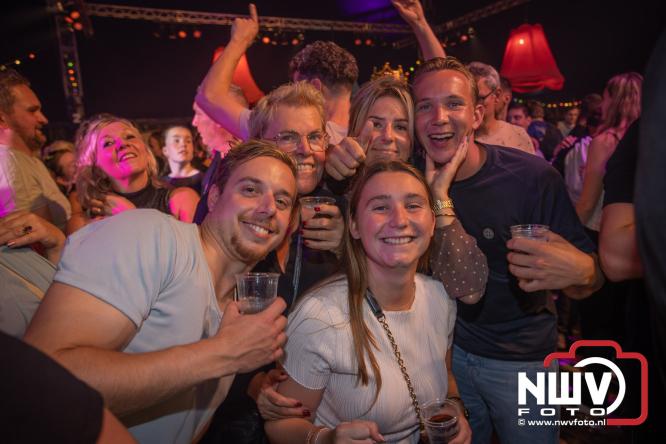 Een zee van muziek en gezelligheid tijdens het Mega Piraten Festijn in Oldebroek. - &copy; NWVFoto.nl