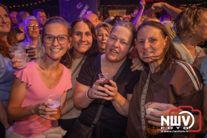 Een zee van muziek en gezelligheid tijdens het Mega Piraten Festijn in Oldebroek. - &copy; NWVFoto.nl
