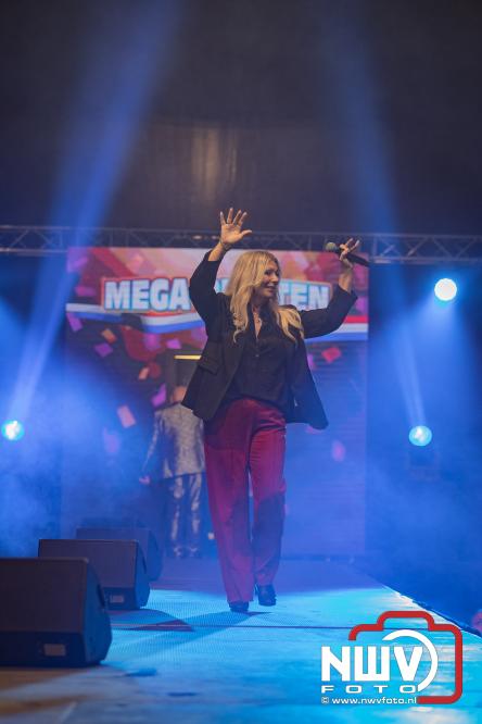 Een zee van muziek en gezelligheid tijdens het Mega Piraten Festijn in Oldebroek. - &copy; NWVFoto.nl