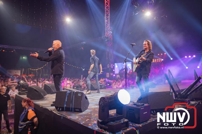 Een zee van muziek en gezelligheid tijdens het Mega Piraten Festijn in Oldebroek. - &copy; NWVFoto.nl