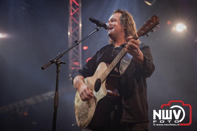 Een zee van muziek en gezelligheid tijdens het Mega Piraten Festijn in Oldebroek. - &copy; NWVFoto.nl