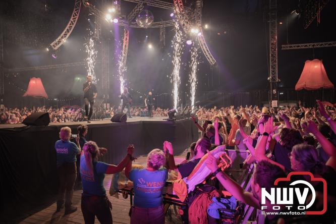 Een zee van muziek en gezelligheid tijdens het Mega Piraten Festijn in Oldebroek. - &copy; NWVFoto.nl