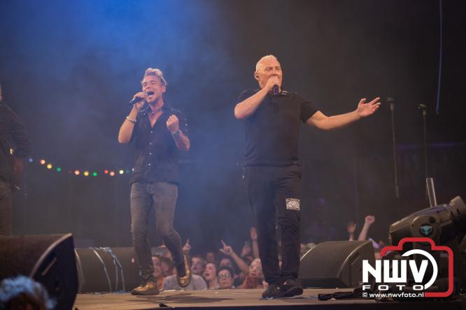 Een zee van muziek en gezelligheid tijdens het Mega Piraten Festijn in Oldebroek. - &copy; NWVFoto.nl