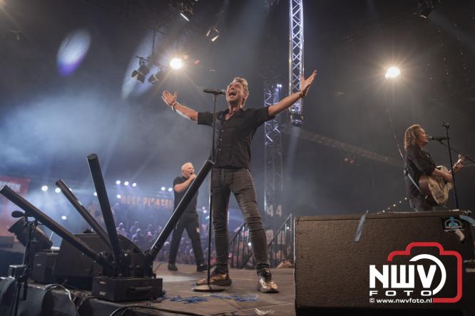Een zee van muziek en gezelligheid tijdens het Mega Piraten Festijn in Oldebroek. - &copy; NWVFoto.nl