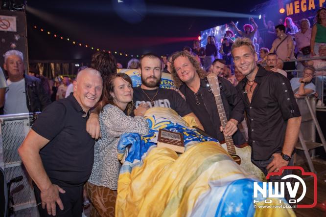 Een zee van muziek en gezelligheid tijdens het Mega Piraten Festijn in Oldebroek. - &copy; NWVFoto.nl