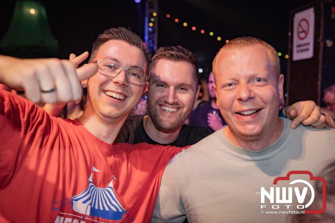 Een zee van muziek en gezelligheid tijdens het Mega Piraten Festijn in Oldebroek. - &copy; NWVFoto.nl