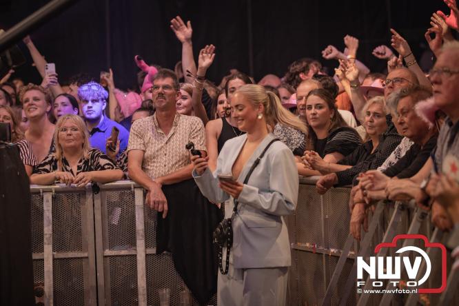 Een zee van muziek en gezelligheid tijdens het Mega Piraten Festijn in Oldebroek. - &copy; NWVFoto.nl