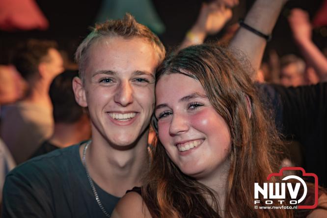 Een zee van muziek en gezelligheid tijdens het Mega Piraten Festijn in Oldebroek. - &copy; NWVFoto.nl