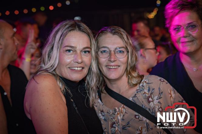 Een zee van muziek en gezelligheid tijdens het Mega Piraten Festijn in Oldebroek. - &copy; NWVFoto.nl