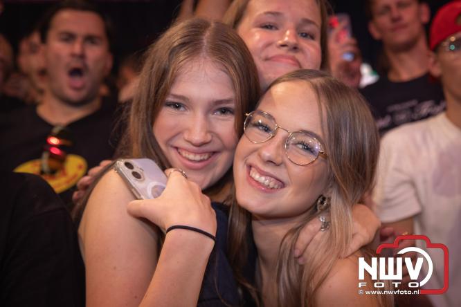 Een zee van muziek en gezelligheid tijdens het Mega Piraten Festijn in Oldebroek. - &copy; NWVFoto.nl
