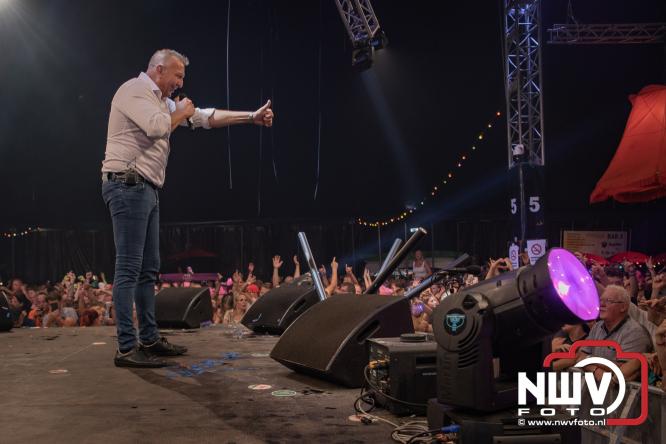 Een zee van muziek en gezelligheid tijdens het Mega Piraten Festijn in Oldebroek. - &copy; NWVFoto.nl