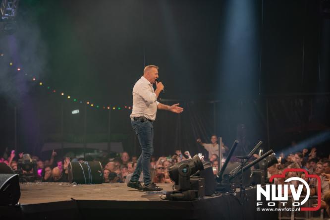 Een zee van muziek en gezelligheid tijdens het Mega Piraten Festijn in Oldebroek. - &copy; NWVFoto.nl