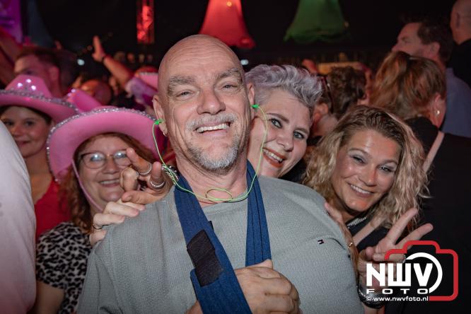 Een zee van muziek en gezelligheid tijdens het Mega Piraten Festijn in Oldebroek. - &copy; NWVFoto.nl