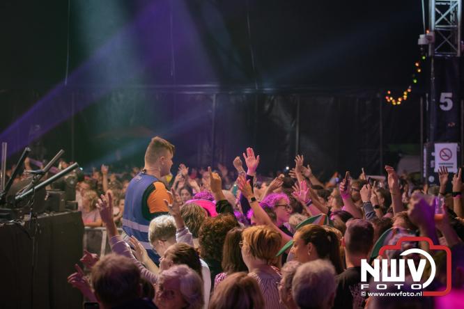 Een zee van muziek en gezelligheid tijdens het Mega Piraten Festijn in Oldebroek. - &copy; NWVFoto.nl