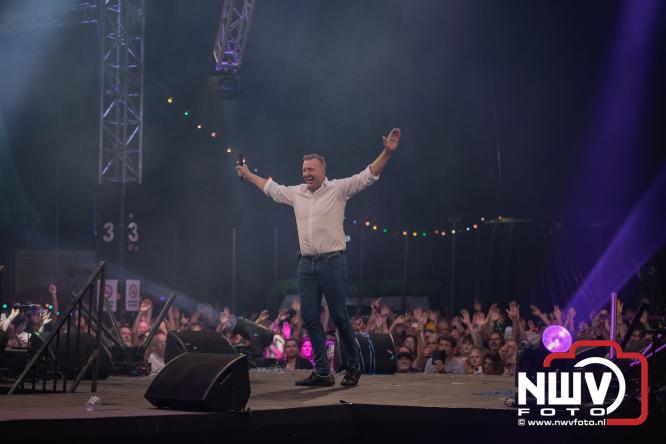 Een zee van muziek en gezelligheid tijdens het Mega Piraten Festijn in Oldebroek. - &copy; NWVFoto.nl