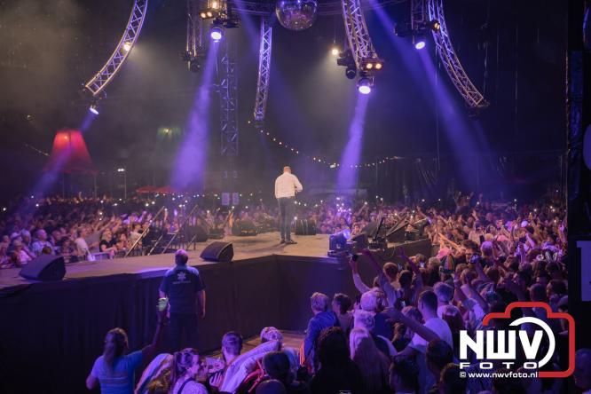 Een zee van muziek en gezelligheid tijdens het Mega Piraten Festijn in Oldebroek. - &copy; NWVFoto.nl