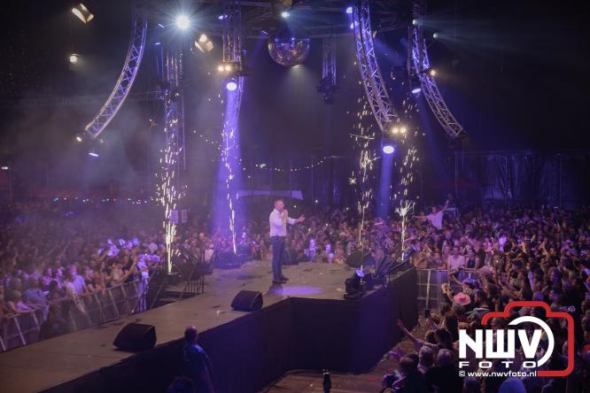 Een zee van muziek en gezelligheid tijdens het Mega Piraten Festijn in Oldebroek. - &copy; NWVFoto.nl