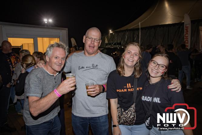 Een zee van muziek en gezelligheid tijdens het Mega Piraten Festijn in Oldebroek. - &copy; NWVFoto.nl