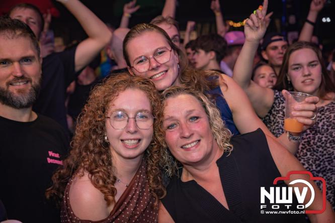 Een zee van muziek en gezelligheid tijdens het Mega Piraten Festijn in Oldebroek. - &copy; NWVFoto.nl