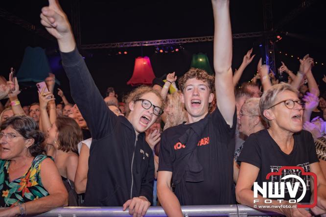 Een zee van muziek en gezelligheid tijdens het Mega Piraten Festijn in Oldebroek. - &copy; NWVFoto.nl