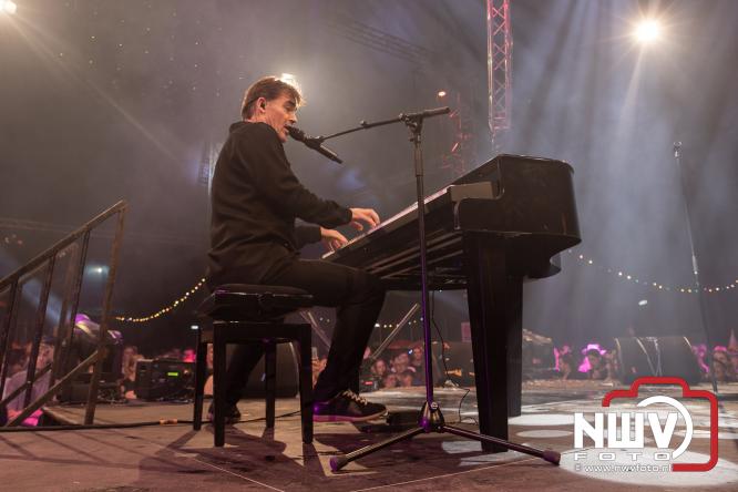 Een zee van muziek en gezelligheid tijdens het Mega Piraten Festijn in Oldebroek. - &copy; NWVFoto.nl