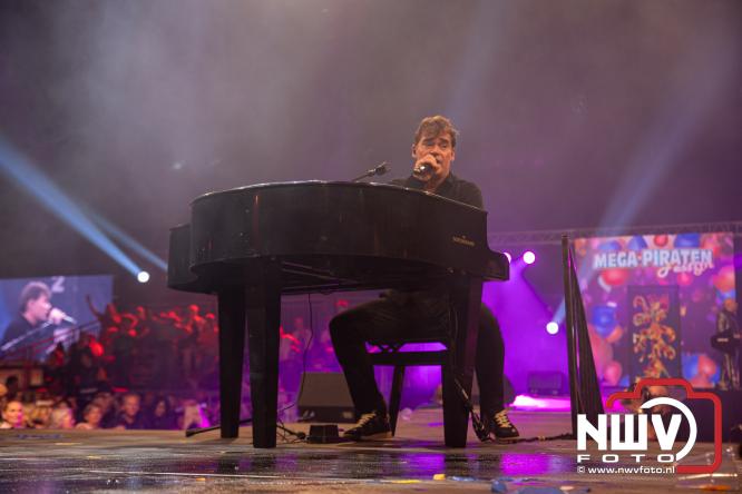 Een zee van muziek en gezelligheid tijdens het Mega Piraten Festijn in Oldebroek. - &copy; NWVFoto.nl