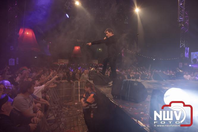 Een zee van muziek en gezelligheid tijdens het Mega Piraten Festijn in Oldebroek. - &copy; NWVFoto.nl