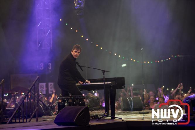 Een zee van muziek en gezelligheid tijdens het Mega Piraten Festijn in Oldebroek. - &copy; NWVFoto.nl