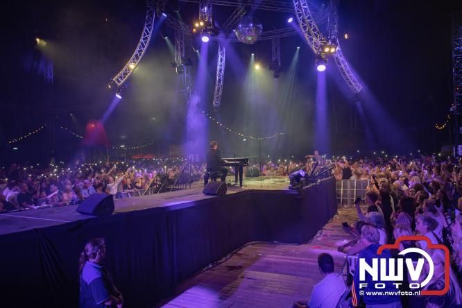 Een zee van muziek en gezelligheid tijdens het Mega Piraten Festijn in Oldebroek. - &copy; NWVFoto.nl