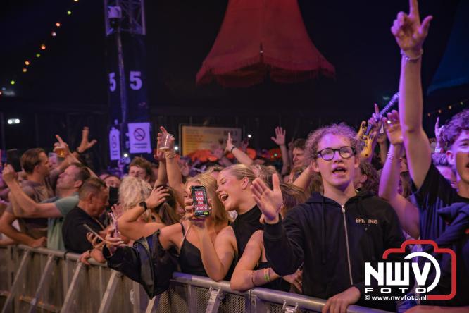 Een zee van muziek en gezelligheid tijdens het Mega Piraten Festijn in Oldebroek. - &copy; NWVFoto.nl