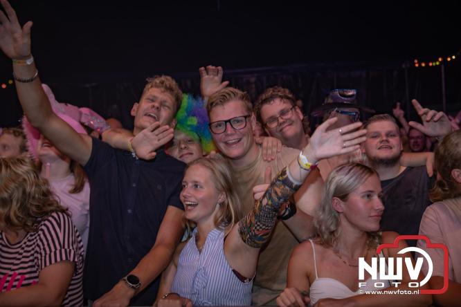 Een zee van muziek en gezelligheid tijdens het Mega Piraten Festijn in Oldebroek. - &copy; NWVFoto.nl