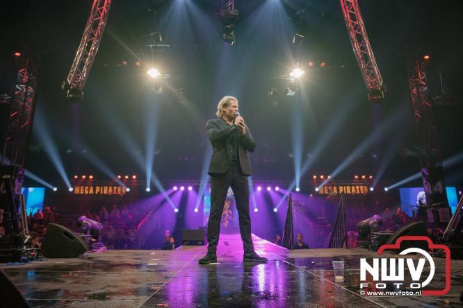 Een zee van muziek en gezelligheid tijdens het Mega Piraten Festijn in Oldebroek. - &copy; NWVFoto.nl