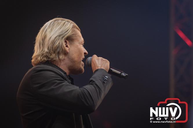 Een zee van muziek en gezelligheid tijdens het Mega Piraten Festijn in Oldebroek. - &copy; NWVFoto.nl