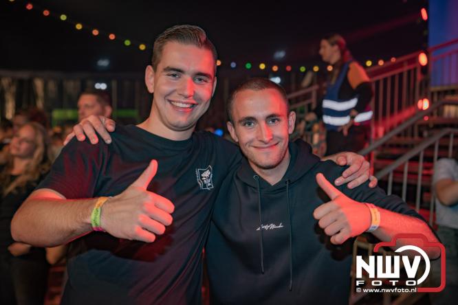 Een zee van muziek en gezelligheid tijdens het Mega Piraten Festijn in Oldebroek. - &copy; NWVFoto.nl
