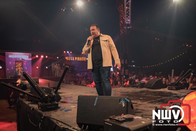 Een zee van muziek en gezelligheid tijdens het Mega Piraten Festijn in Oldebroek. - &copy; NWVFoto.nl