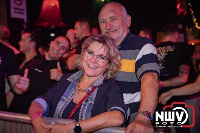 Een zee van muziek en gezelligheid tijdens het Mega Piraten Festijn in Oldebroek. - &copy; NWVFoto.nl